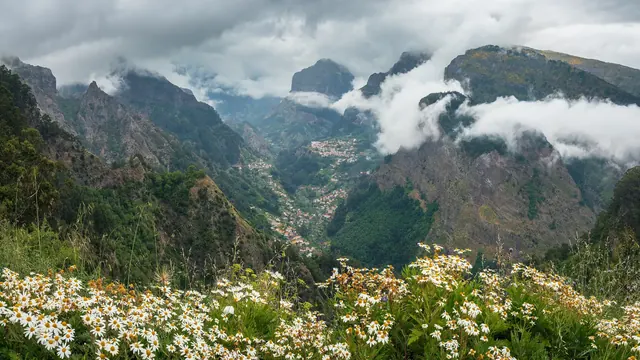 Das grüne Tal von Curral das Freiras, gesehen von Boca dos Namorados, Madeira