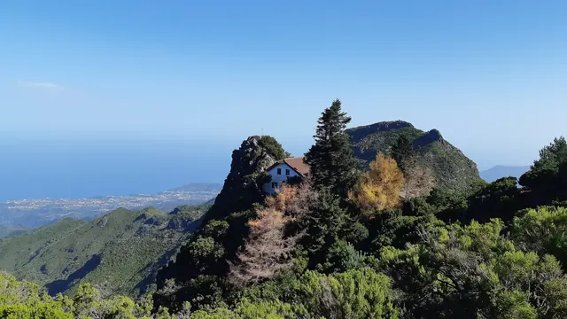 Casa de Abrigo mountain refuge on the PR1-2 hiking trail near Pico Ruivo, Madeira
