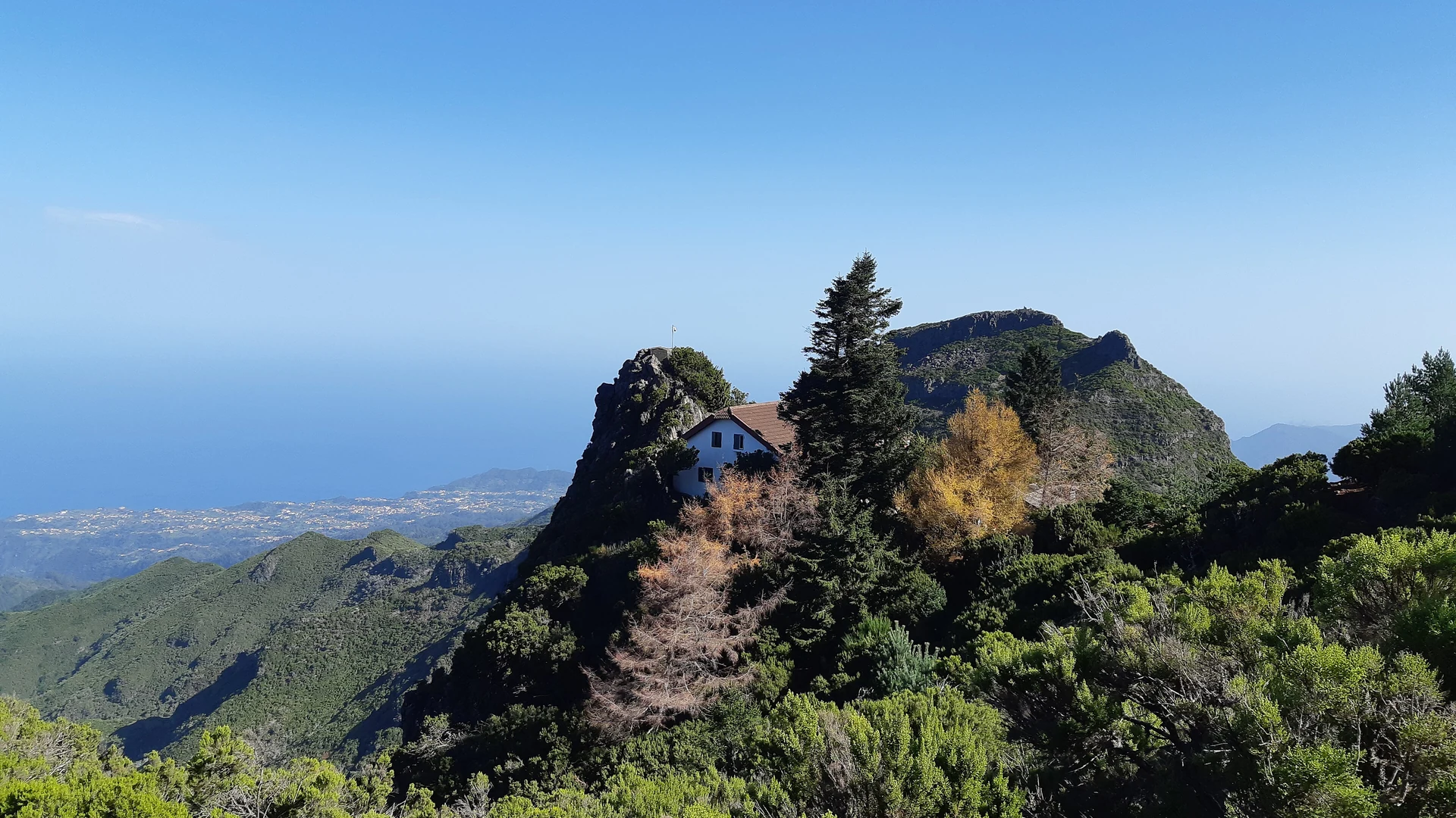 Casa de Abrigo mountain refuge on the PR1-2 hiking trail near Pico Ruivo, Madeira